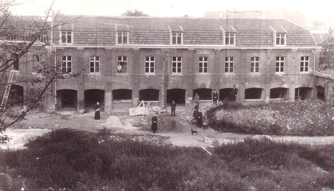 cette photo a été prise en 1923 elle donne une vue sur le bâtiment qui est aujourd'hui celui de la CPGE 
